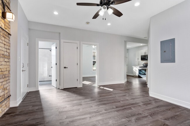 Building Photo - 6109 N Winthrop Ave