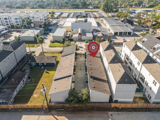 Building Photo - 2210 Lou Ellen Ln