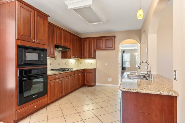 Building Photo - 8406 Oak Villa Ct