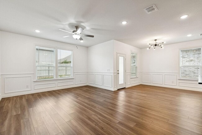 Building Photo - 2412 Rooster Ln