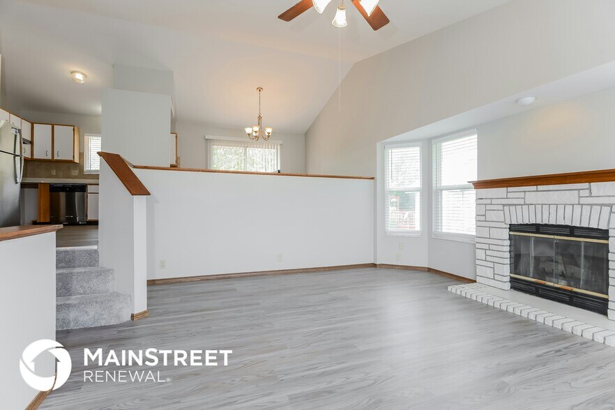 Building Photo - 14375 Jamestown Bay Dr