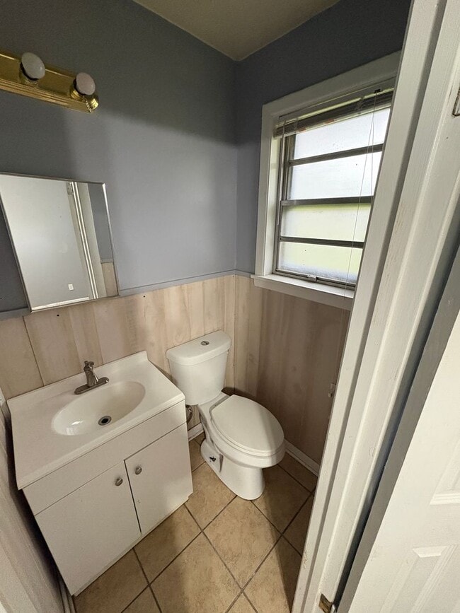 Building Photo - Southern Hills!!