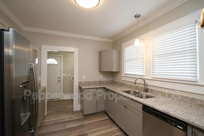 Building Photo - 235 S Hampton Dr