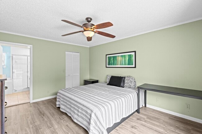 Building Photo - 1497 S Club Dr