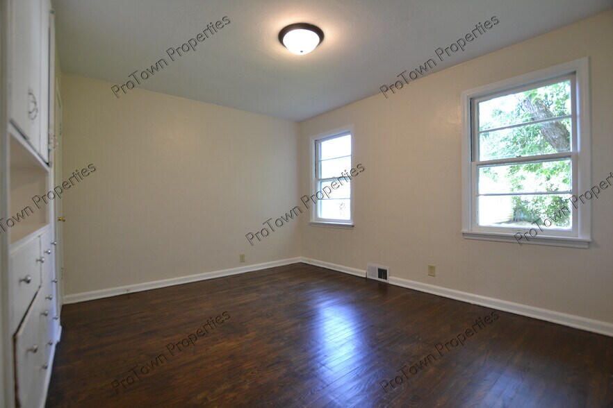Building Photo - 1421 Burry St