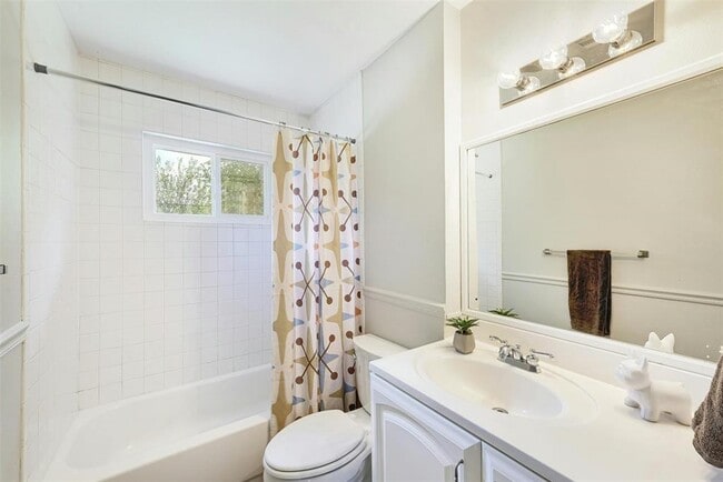 Building Photo - 8527 Maine Dr