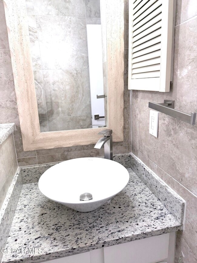 Building Photo - 6035 Bandolero Dr