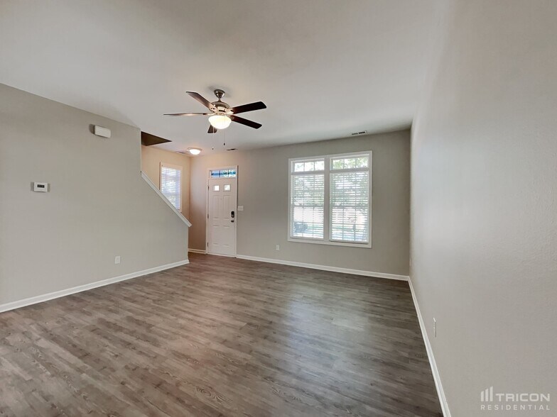 Building Photo - 2820 Oasis Ln