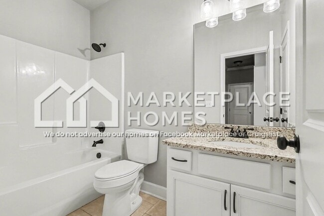 Building Photo - 90 Hawthorn Ln