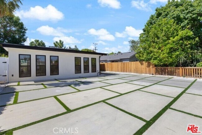 Building Photo - 22450 Dolorosa St