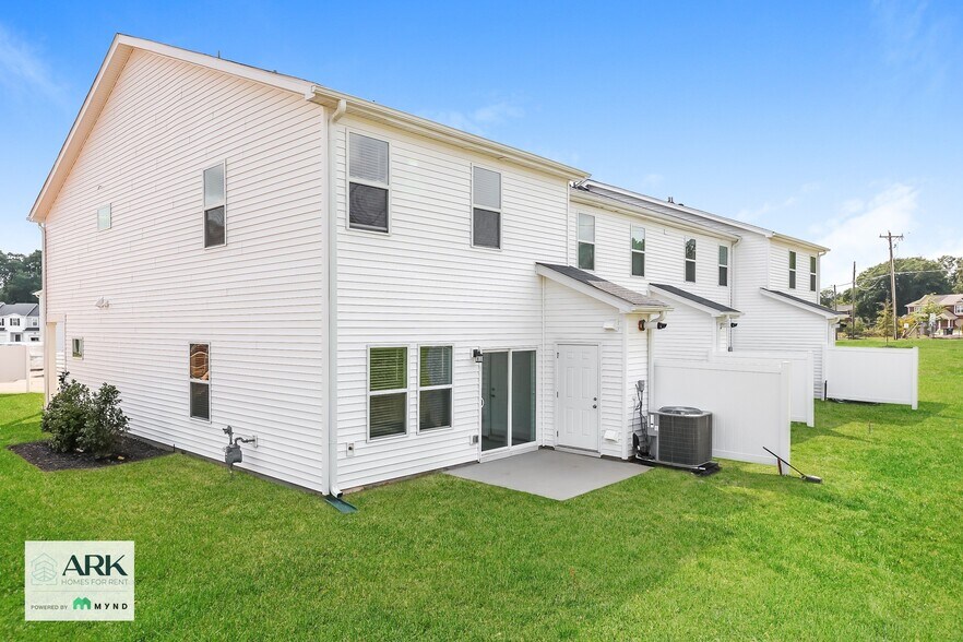 Building Photo - 220 Telford Dr