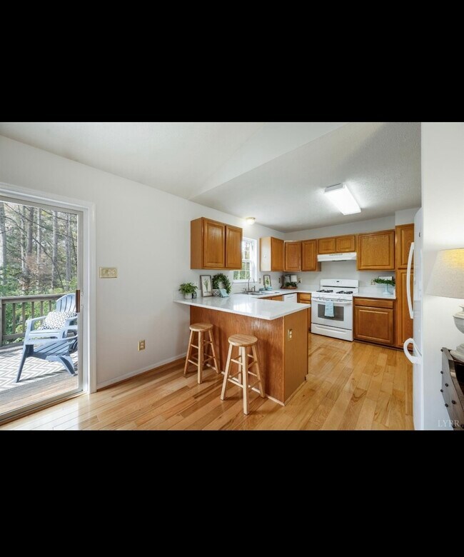 Building Photo - 224 Dove Ct