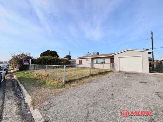 Building Photo - 3-Bedroom Home In East Bakersfield!