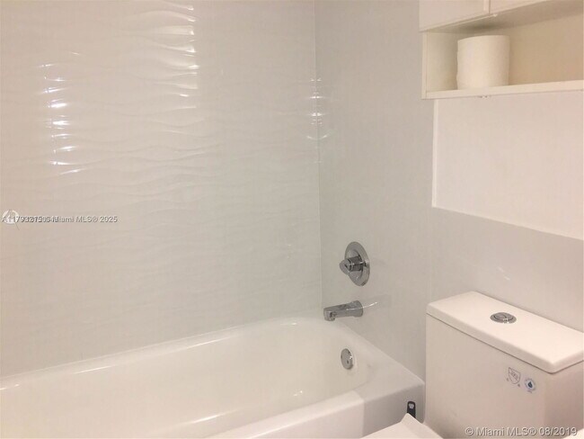 Building Photo - 2501 S Ocean Dr
