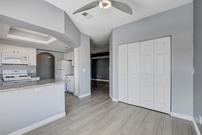 Building Photo - Stunning Upstairs Condo in Gated Indian Wells Community!