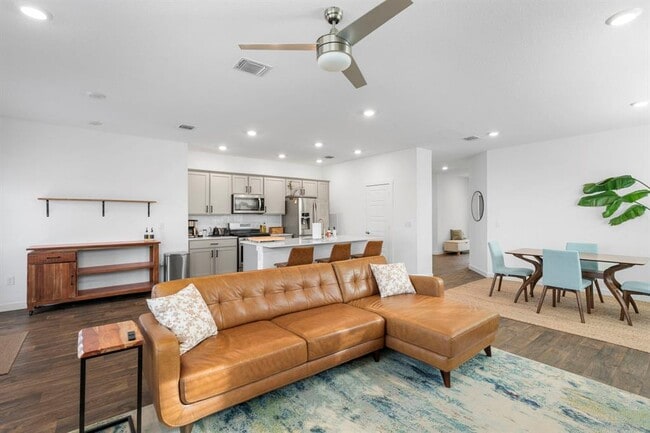 Building Photo - 3204 Egan Dr