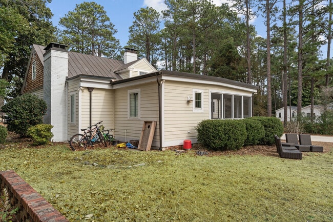 Building Photo - 2050 Midland Rd