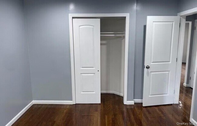 Building Photo - 848 Center Dr