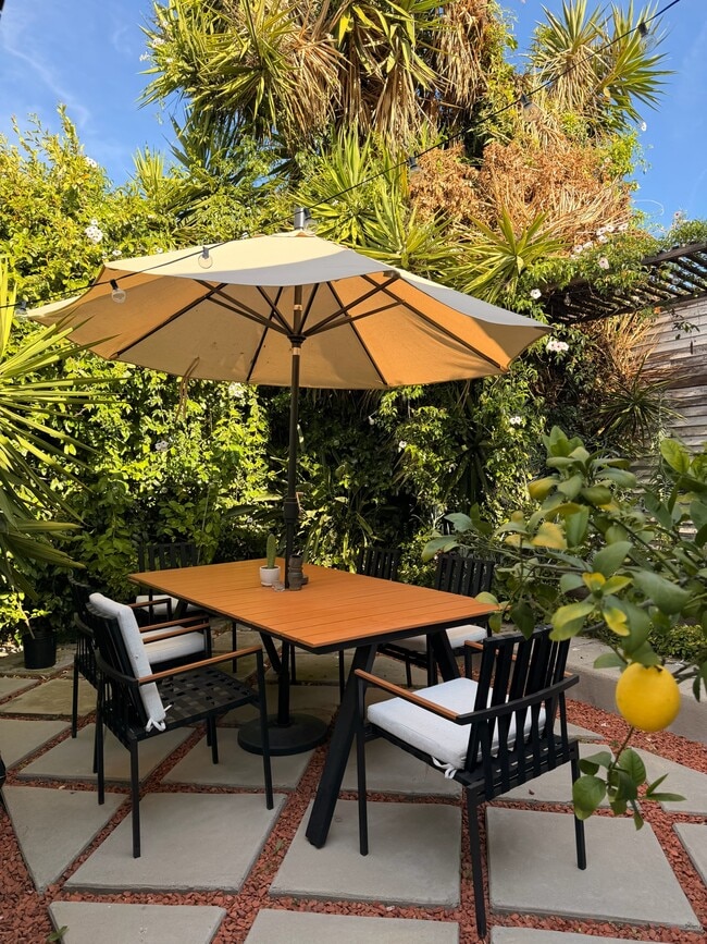 Building Photo - 957 N Avenue 49