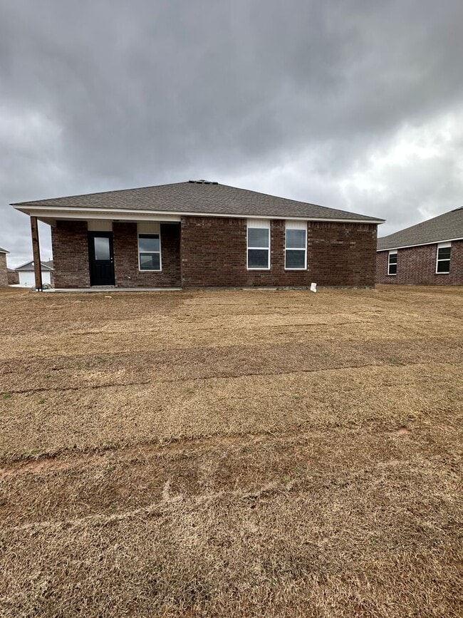 Building Photo - *Pre-leasing* Three Bedroom | Two Bath Hom...