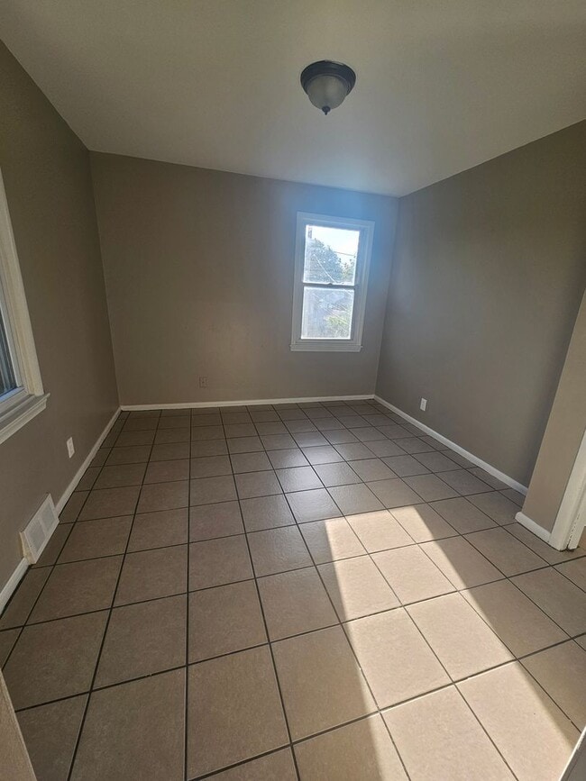 Building Photo - 5073-5075 N 46th St. (Duplex)