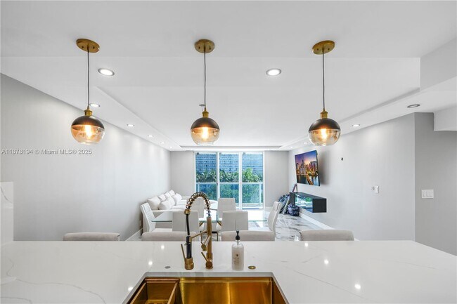 Building Photo - 3800 S Ocean Dr