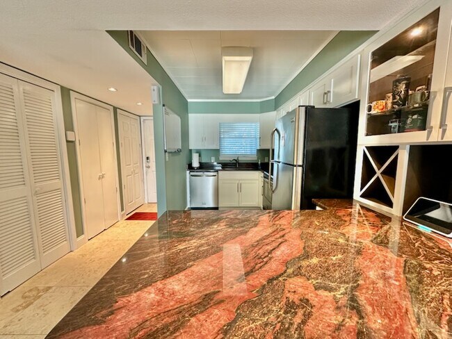Building Photo - 330 Bluefish Dr