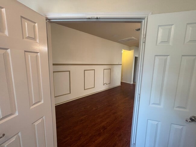 Building Photo - 1813 Slate Creek Dr