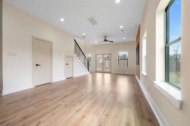 Building Photo - 1113 Danube St