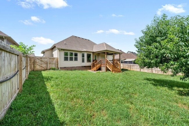 Building Photo - 3 Bedroom 2 Bath Home For Rent Near Post!