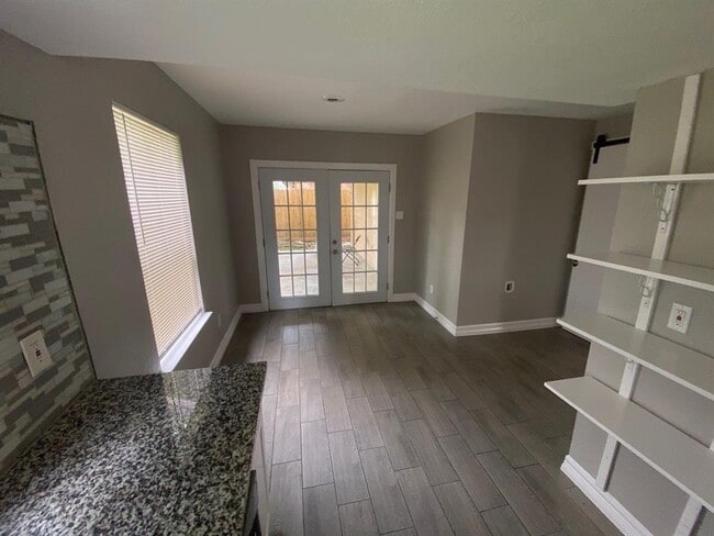 Building Photo - 2110 Hilton Head Dr