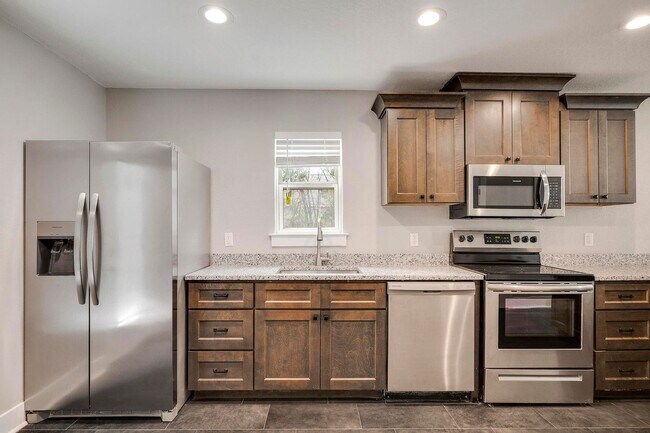 Building Photo - 349-wr