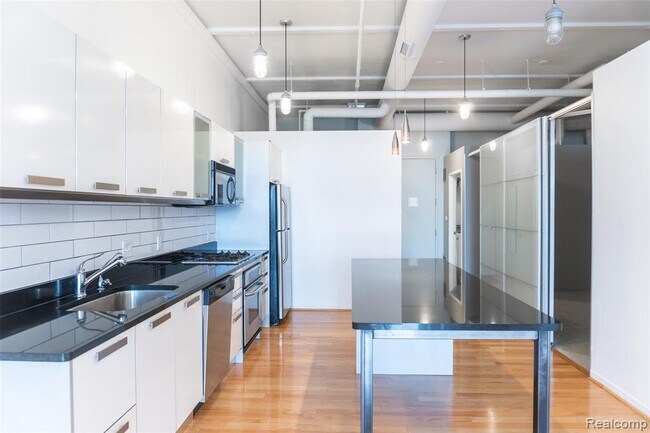 Building Photo - 100 N Center St