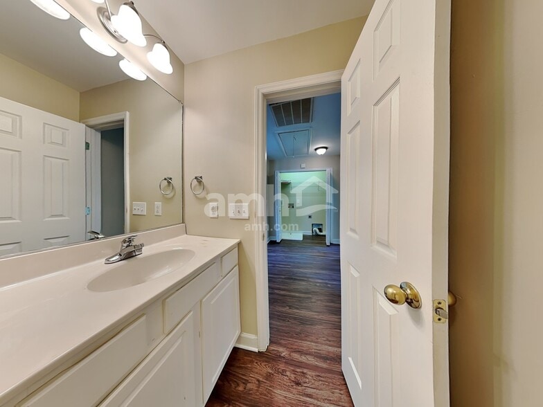 Building Photo - 101 Sedge Meadow Dr