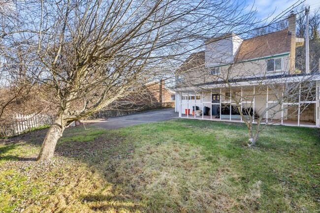 Building Photo - Updated 3 Bed 2 Bath in Penn Hills! Available MAY