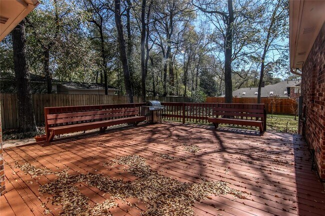 Building Photo - 2 Robin Trail