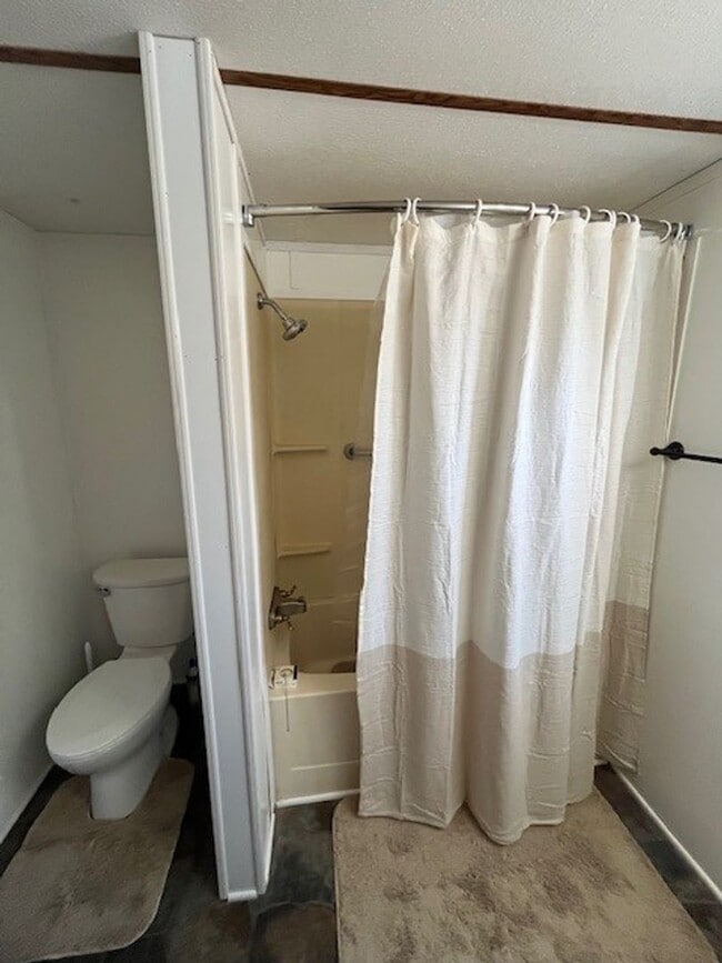 Building Photo - Welcome to this charming 2-bedroom, 1.5-bathroom home located in the desirable area of Leland, NC