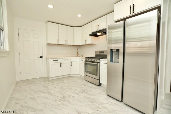 Building Photo - 210 Sandford Ave