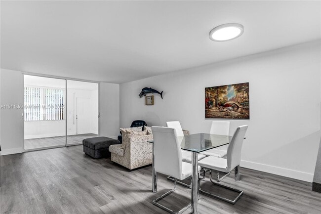 Building Photo - 445 NE 195th St