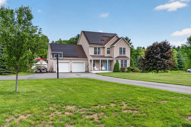 Building Photo - Spacious Stratham Home | Semi-In Ground Pool | Finished Basement | AVAILABLE AUGUST 1st