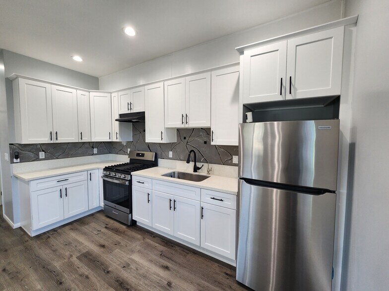 Building Photo - 13933 Cantlay St