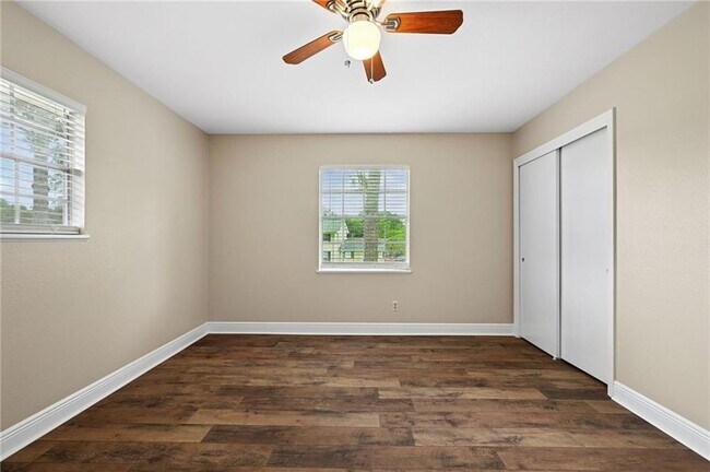 Building Photo - 1549 Eastwood Dr
