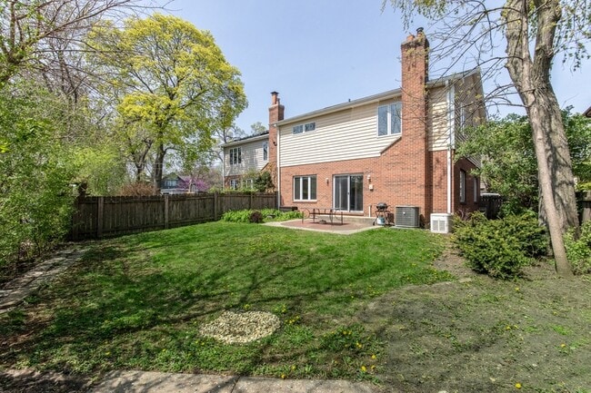 Building Photo - 840 N Northwest Hwy