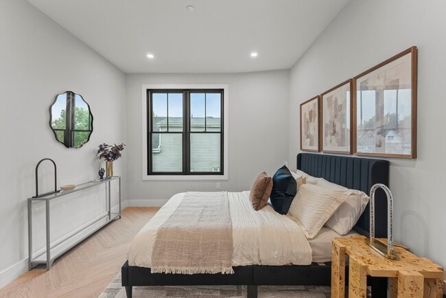 Building Photo - 106 Moore St