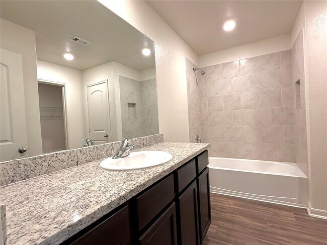 Building Photo - 353 Cres Park Dr