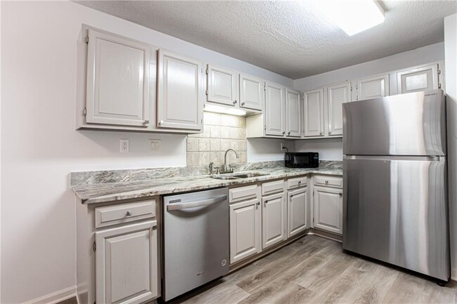 Building Photo - 605 Garden Ct
