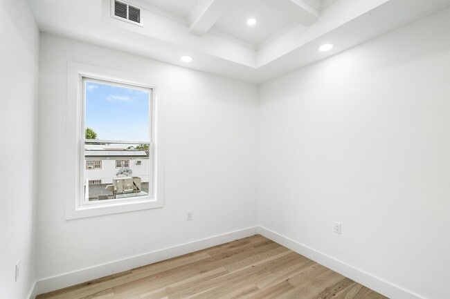 Building Photo - 125 Collard St