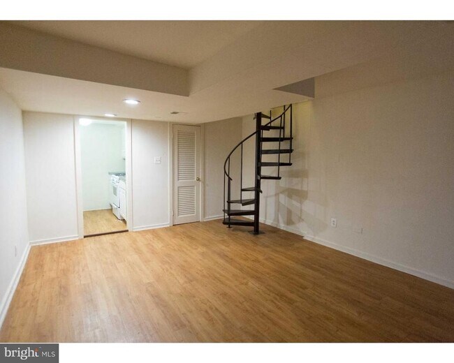 Building Photo - 413 S 11th St