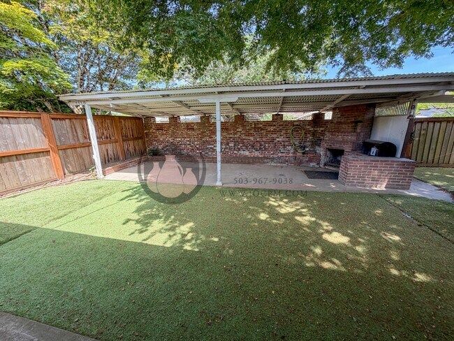 Building Photo - Spacious NE Salem Character Home | Pet Friendly | Central Heat