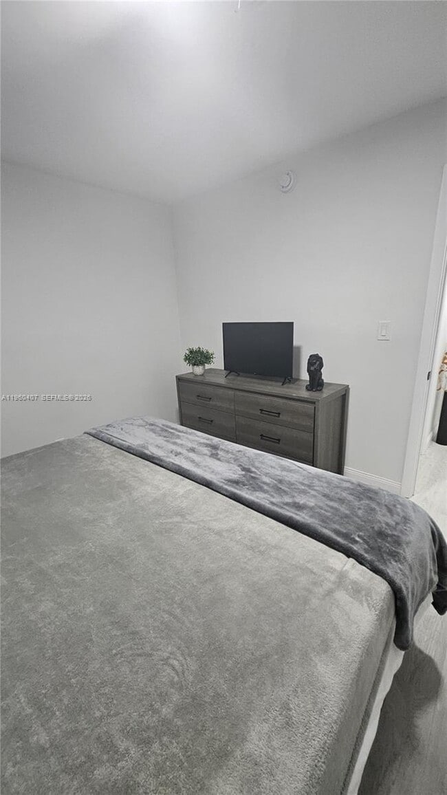 Building Photo - 1831 NE 56th St